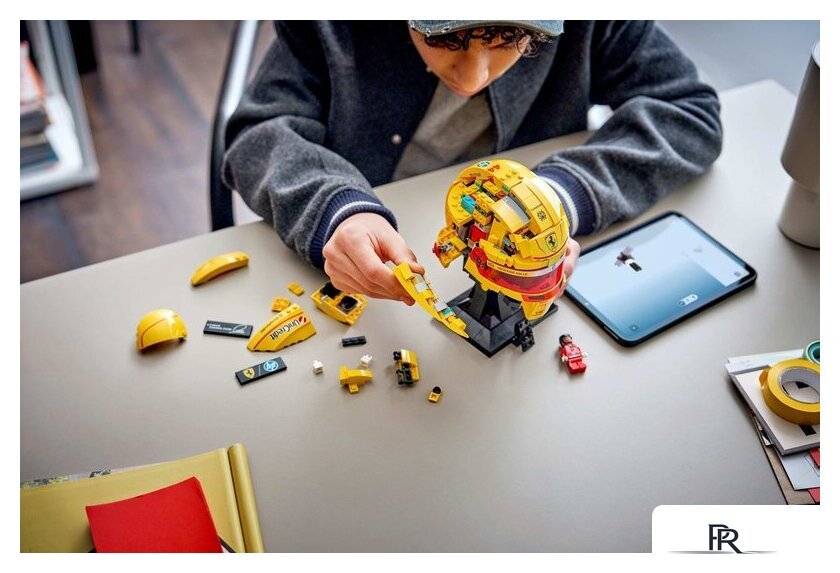Конструктор LEGO Editions 43022 Шлем Льюиса Хэмилтона команды Scuderia Ferrari HP - Изображение №11 — Интернет-магазин ПроЗаказ