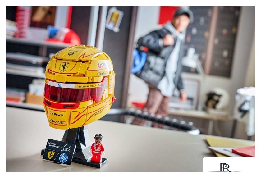 Конструктор LEGO Editions 43022 Шлем Льюиса Хэмилтона команды Scuderia Ferrari HP - Изображение №10 — Интернет-магазин ПроЗаказ