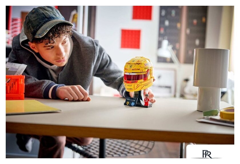 Конструктор LEGO Editions 43022 Шлем Льюиса Хэмилтона команды Scuderia Ferrari HP - Изображение №8 — Интернет-магазин ПроЗаказ
