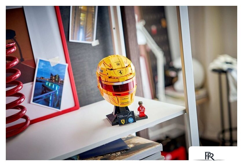 Конструктор LEGO Editions 43022 Шлем Льюиса Хэмилтона команды Scuderia Ferrari HP - Изображение №9 — Интернет-магазин ПроЗаказ