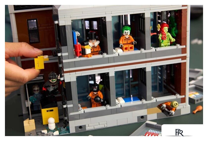 Конструктор LEGO DC Batman 76300 Лечебница Аркхем - Изображение №14 — Интернет-магазин ПроЗаказ