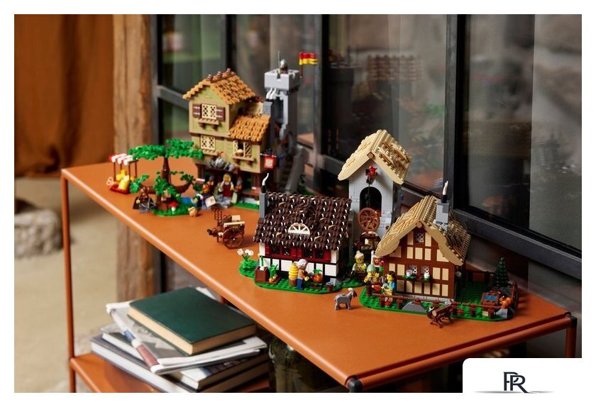 Конструктор LEGO Icons 10332 Средневековая городская площадь - Изображение №15 — Интернет-магазин ПроЗаказ