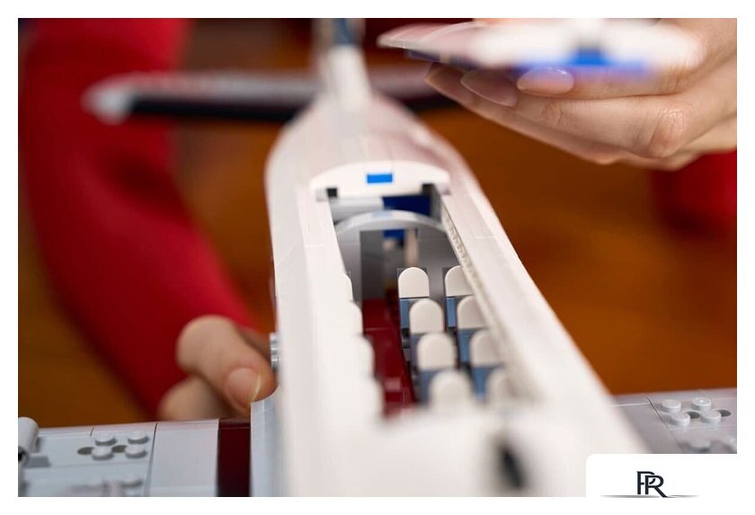 Конструктор LEGO Icons 11378 Douglas DC-3 PAN AM Airliner - Изображение №12 — Интернет-магазин ПроЗаказ