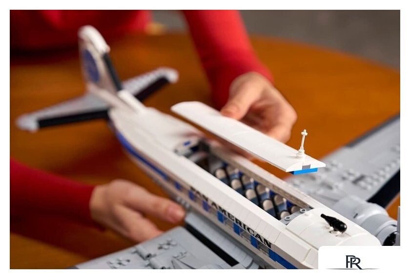 Конструктор LEGO Icons 11378 Douglas DC-3 PAN AM Airliner - Изображение №11 — Интернет-магазин ПроЗаказ