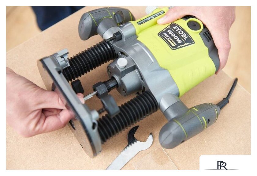 Вертикальный фрезер Ryobi RRT1600-K 5133004796 - Изображение №10 — Интернет-магазин ПроЗаказ