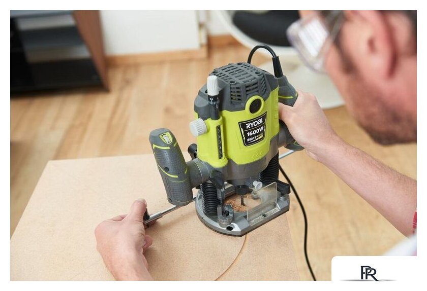 Вертикальный фрезер Ryobi RRT1600-K 5133004796 - Изображение №6 — Интернет-магазин ПроЗаказ