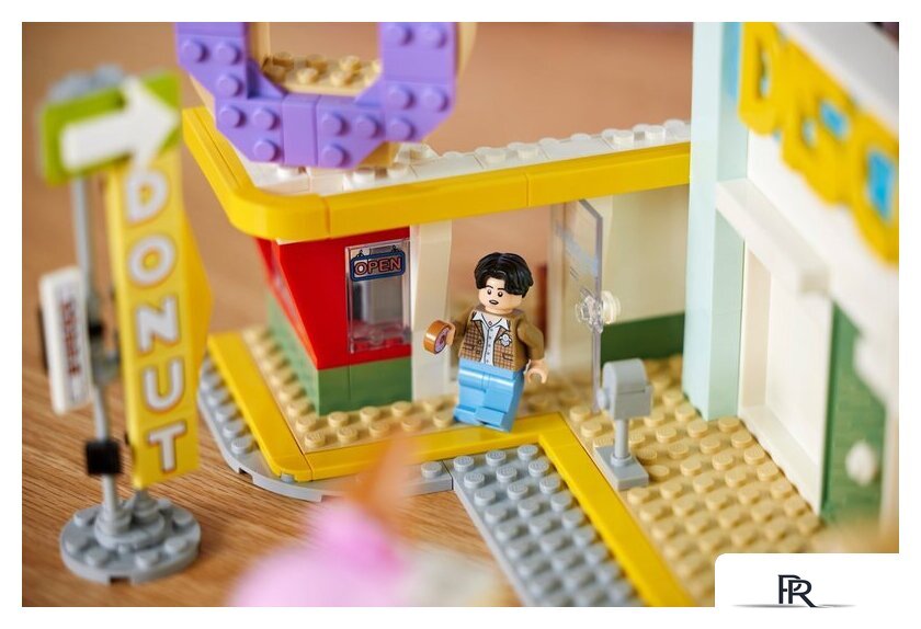 Конструктор LEGO Ideas 21339 BTS Dynamite - Изображение №11 — Интернет-магазин ПроЗаказ
