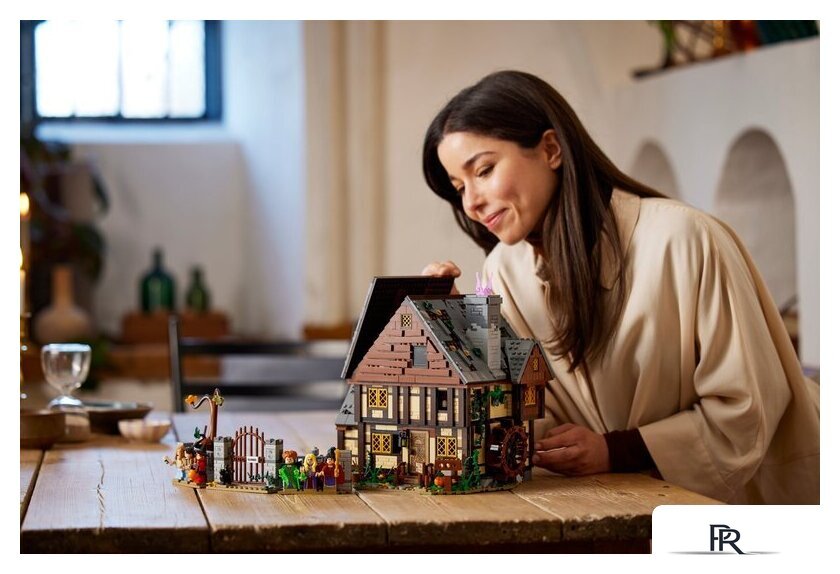 Конструктор LEGO Ideas 21341 Фокус-Покус: Коттедж сестер Сандерсон - Изображение №15 — Интернет-магазин ПроЗаказ