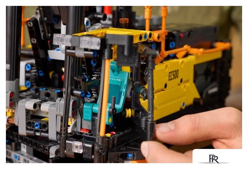 Конструктор LEGO Technic 42215 Гибридный экскаватор Volvo EC500 - Изображение №11 — Интернет-магазин ПроЗаказ