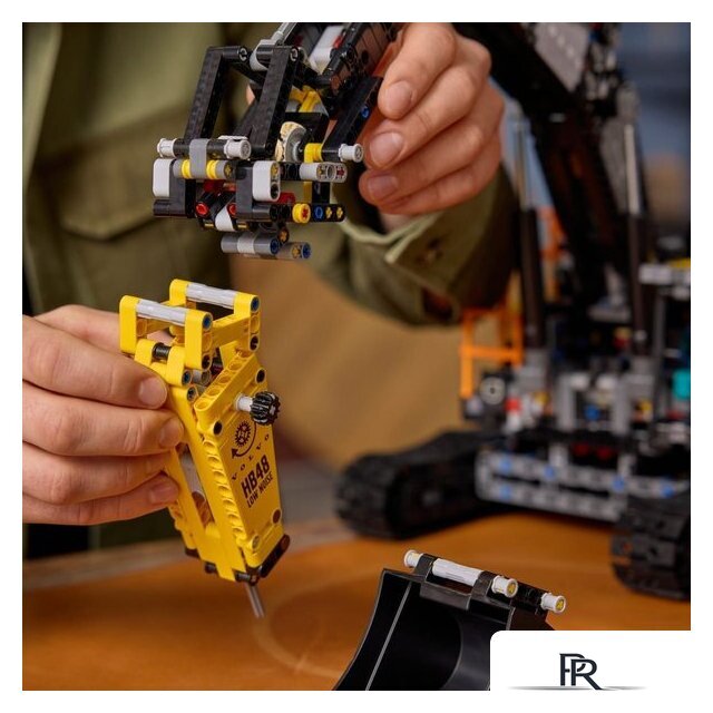 Конструктор LEGO Technic 42215 Гибридный экскаватор Volvo EC500 - Изображение №10 — Интернет-магазин ПроЗаказ