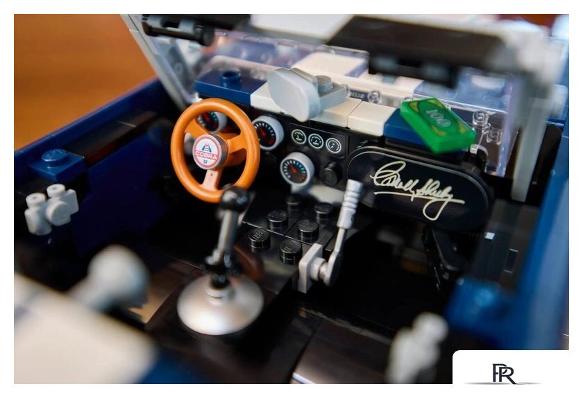 Конструктор LEGO Icons 10357 Shelby Cobra 427 S/C - Изображение №12 — Интернет-магазин ПроЗаказ