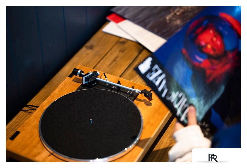Виниловый проигрыватель Rekkord Audio F400 (2M Red, черный глянцевый) - Изображение №2 — Интернет-магазин ПроЗаказ