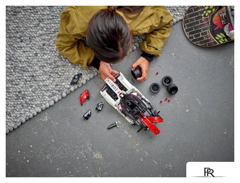 Конструктор LEGO Technic 42137 Formula E Porsche 99X Electric - Изображение №5 — Интернет-магазин ПроЗаказ