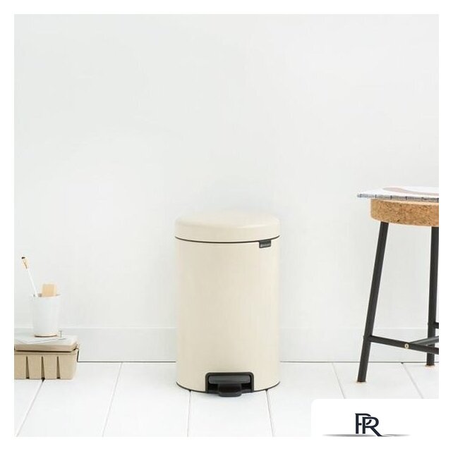 Мусорное ведро Brabantia Pedal Bin NewIcon 12 л (миндальный) - Изображение №4 — Интернет-магазин ПроЗаказ