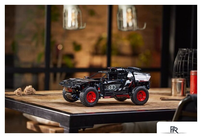 Конструктор LEGO Technic 42160 Audi RS Q e-tron - Изображение №10 — Интернет-магазин ПроЗаказ