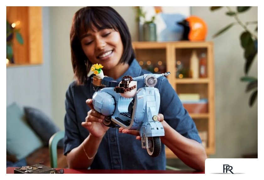 Конструктор LEGO Creator Expert 10298 Vespa 125 - Изображение №2 — Интернет-магазин ПроЗаказ