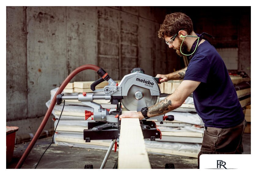 Торцовочная пила Metabo KGS 305 M 613305000 - Изображение №2 — Интернет-магазин ПроЗаказ