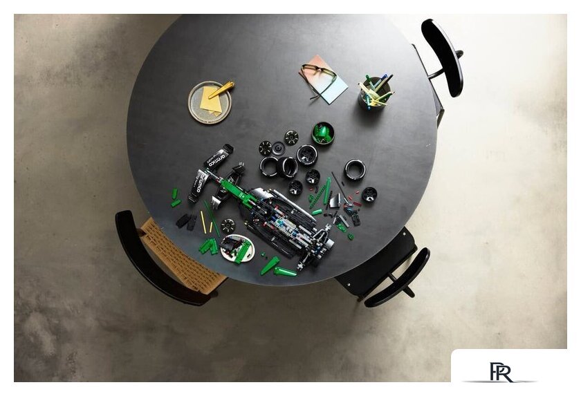 Конструктор LEGO Technic 42240 Aston Martin Aramco AMR25 F1 - Изображение №8 — Интернет-магазин ПроЗаказ