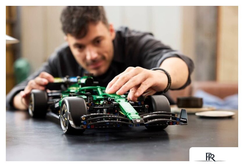 Конструктор LEGO Technic 42240 Aston Martin Aramco AMR25 F1 - Изображение №14 — Интернет-магазин ПроЗаказ