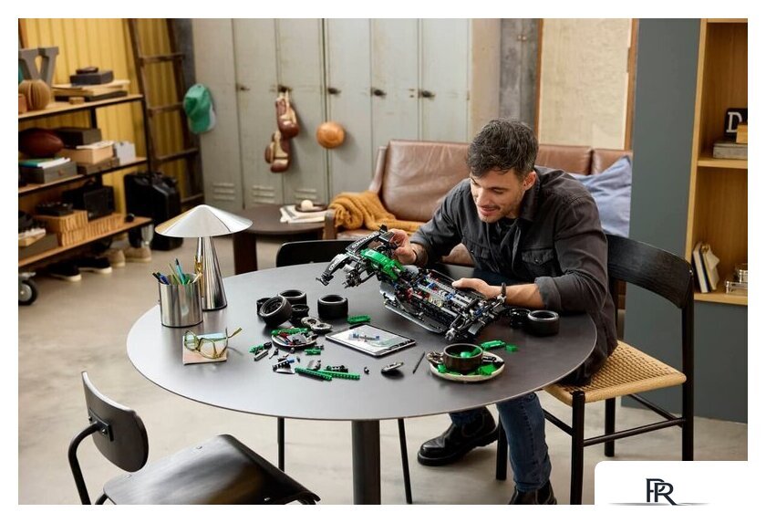 Конструктор LEGO Technic 42240 Aston Martin Aramco AMR25 F1 - Изображение №9 — Интернет-магазин ПроЗаказ