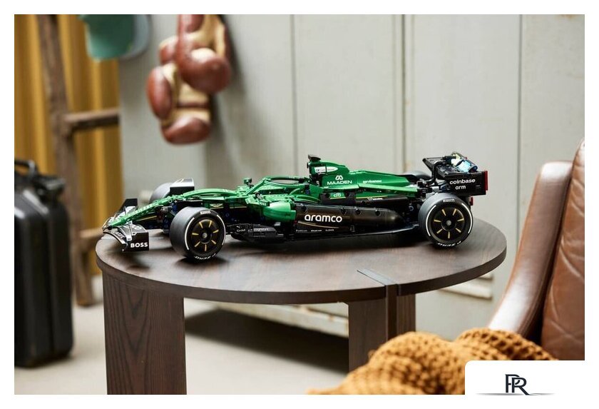 Конструктор LEGO Technic 42240 Aston Martin Aramco AMR25 F1 - Изображение №22 — Интернет-магазин ПроЗаказ