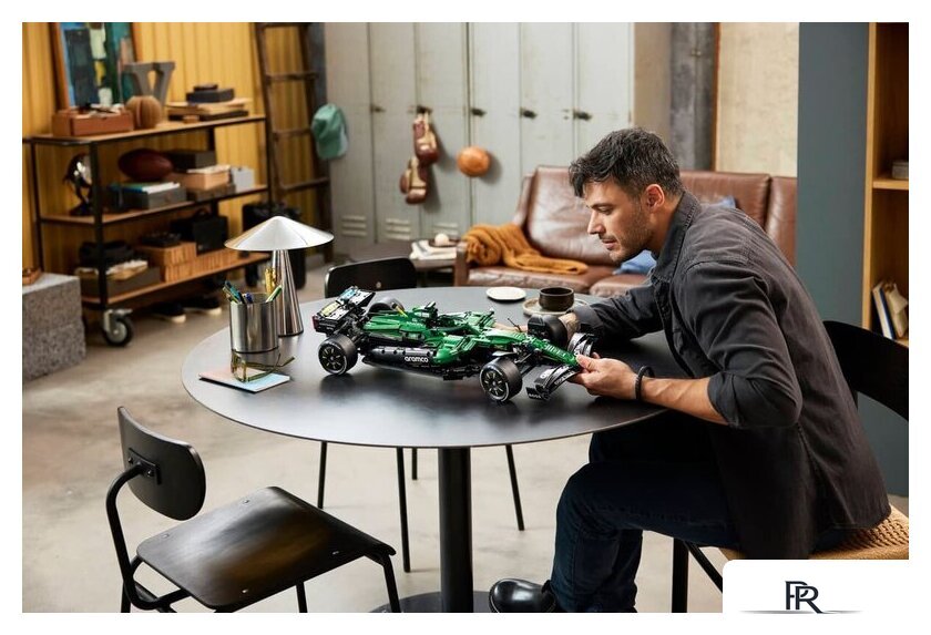 Конструктор LEGO Technic 42240 Aston Martin Aramco AMR25 F1 - Изображение №17 — Интернет-магазин ПроЗаказ