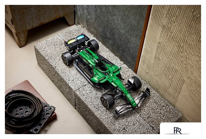 Конструктор LEGO Technic 42240 Aston Martin Aramco AMR25 F1 - Изображение №21 — Интернет-магазин ПроЗаказ