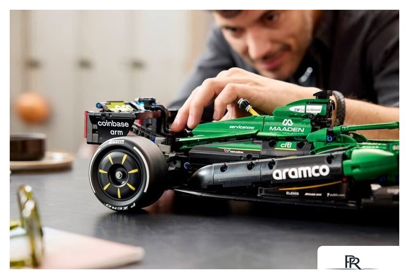 Конструктор LEGO Technic 42240 Aston Martin Aramco AMR25 F1 - Изображение №12 — Интернет-магазин ПроЗаказ