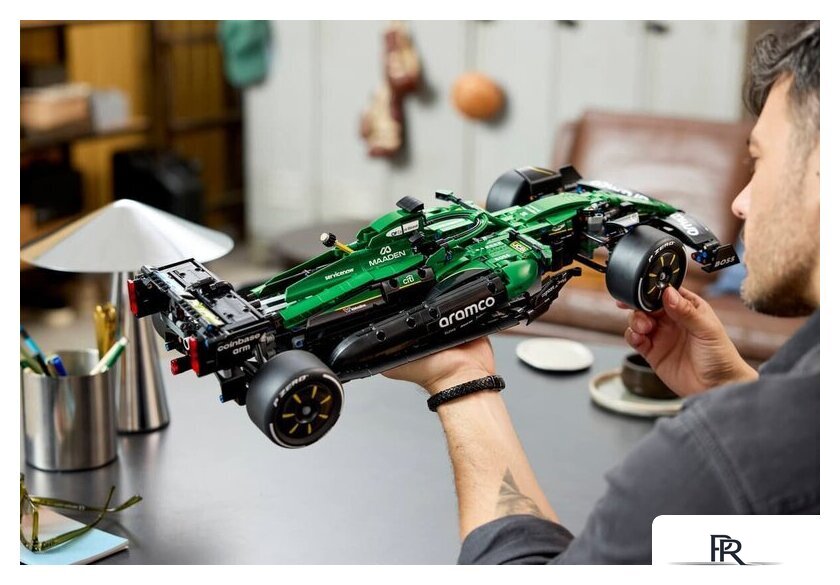 Конструктор LEGO Technic 42240 Aston Martin Aramco AMR25 F1 - Изображение №18 — Интернет-магазин ПроЗаказ