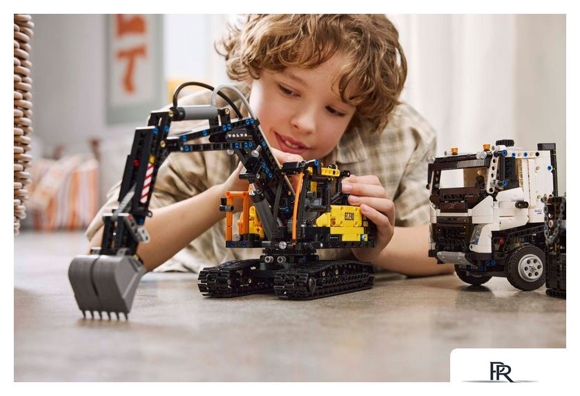 Конструктор LEGO Technic Грузовик Volvo FMX и электрический экскаватор EC230 42175 - Изображение №10 — Интернет-магазин ПроЗаказ
