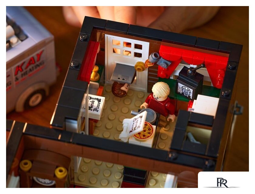 Конструктор LEGO Ideas 21330 Один дома - Изображение №49 — Интернет-магазин ПроЗаказ