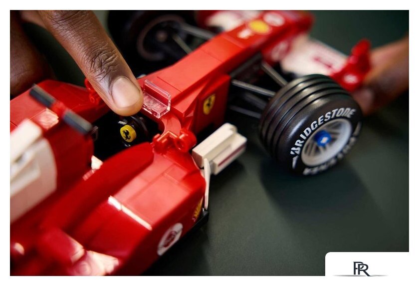 Конструктор LEGO Icons 11375 Ferrari F2004 & Michael Schumacher - Изображение №10 — Интернет-магазин ПроЗаказ