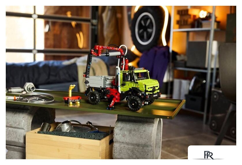Конструктор LEGO 42242 Грузовик Mercedes-Benz Unimog U 5023 с краном - Изображение №13 — Интернет-магазин ПроЗаказ