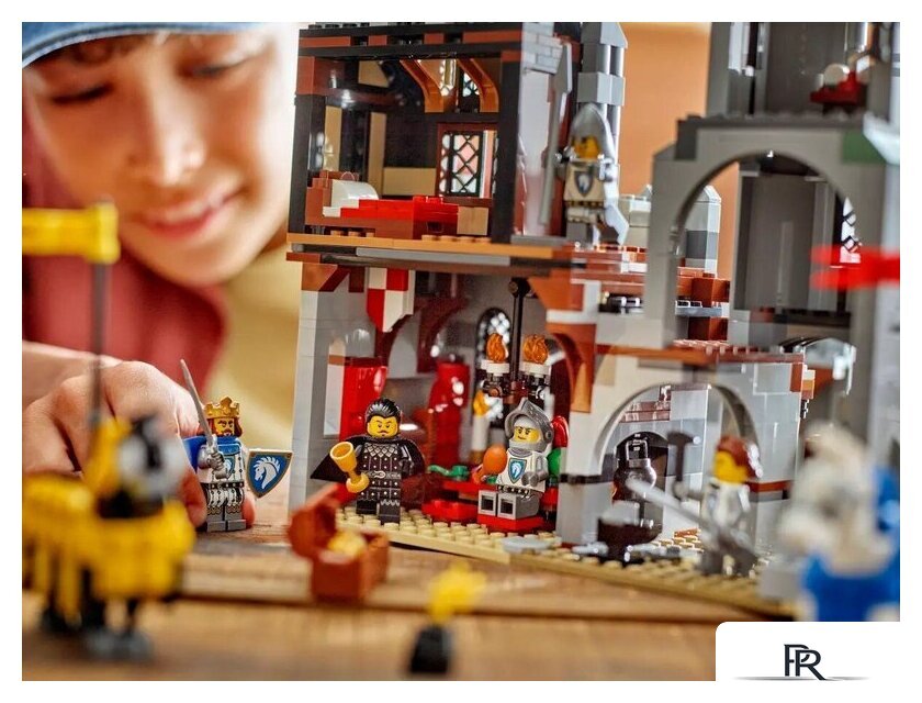 Конструктор LEGO Creator 3 в 1 31168 Средневековый замок конных рыцарей - Изображение №9 — Интернет-магазин ПроЗаказ