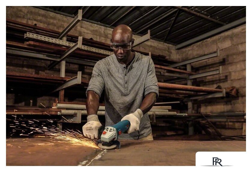 Угловая шлифмашина Bosch GWS 700 Professional 06013A30R0 - Изображение №2 — Интернет-магазин ПроЗаказ