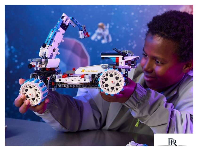 Конструктор LEGO Technic 42211 Луноход «Lunar Outpost» - Изображение №8 — Интернет-магазин ПроЗаказ