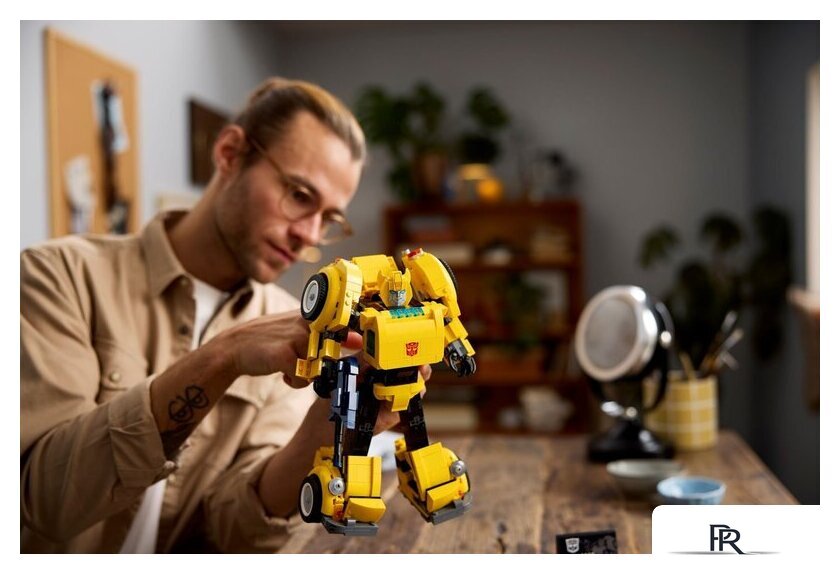 Конструктор LEGO Icons 10338 Бамблби - Изображение №10 — Интернет-магазин ПроЗаказ