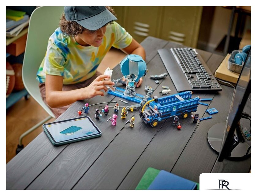 Конструктор LEGO Fortnite 77073 Боевой автобус - Изображение №8 — Интернет-магазин ПроЗаказ