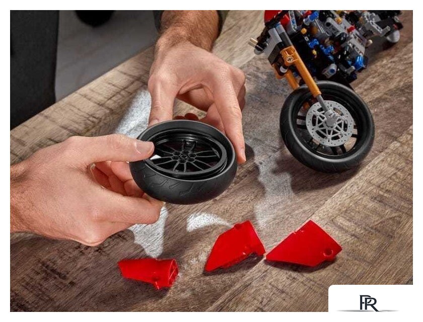 Конструктор LEGO Technic 42107 Ducati Panigale V4 R - Изображение №12 — Интернет-магазин ПроЗаказ