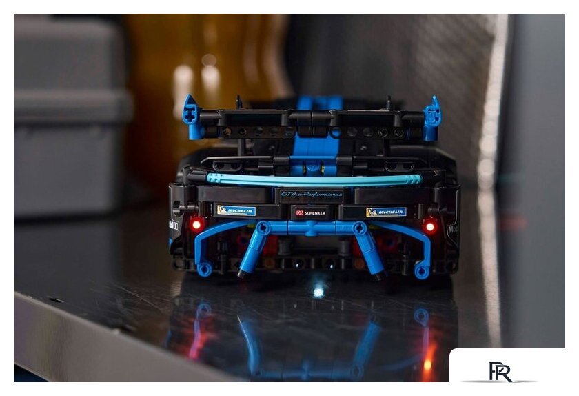 Конструктор LEGO Technic 42176 Porsche GT4 e-Performance - Изображение №11 — Интернет-магазин ПроЗаказ
