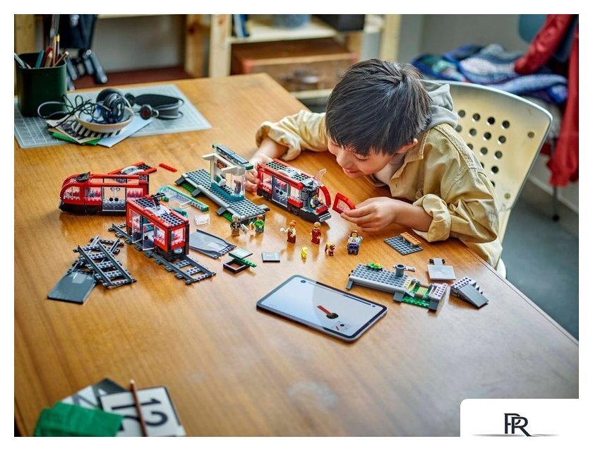 Конструктор LEGO City 60423 Трамвай и станция в центре города - Изображение №10 — Интернет-магазин ПроЗаказ