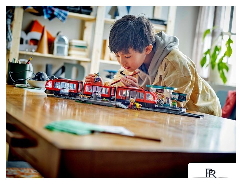 Конструктор LEGO City 60423 Трамвай и станция в центре города - Изображение №9 — Интернет-магазин ПроЗаказ