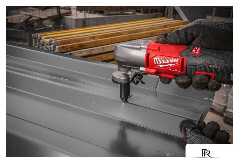 Высечные электрические ножницы Milwaukee M12 FNB16-402X 4933479619 (с 2-мя АКБ, кейс) - Изображение №3 — Интернет-магазин ПроЗаказ