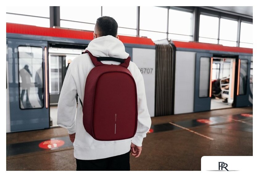 Городской рюкзак XD Design Bobby Hero Regular (красный) - Изображение №25 — Интернет-магазин ПроЗаказ