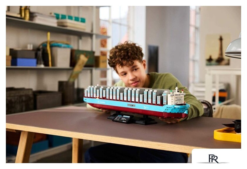 Конструктор LEGO 40955 Контейнеровоз Maersk с двухтопливным двигателем - Изображение №9 — Интернет-магазин ПроЗаказ