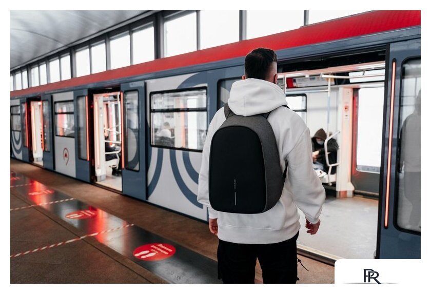 Городской рюкзак XD Design Bobby Hero Regular (серый) - Изображение №27 — Интернет-магазин ПроЗаказ