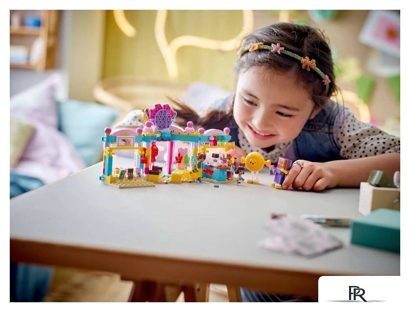 Конструктор LEGO Friends 42649 Кондитерская в Хартлейк-Сити - Изображение №11 — Интернет-магазин ПроЗаказ