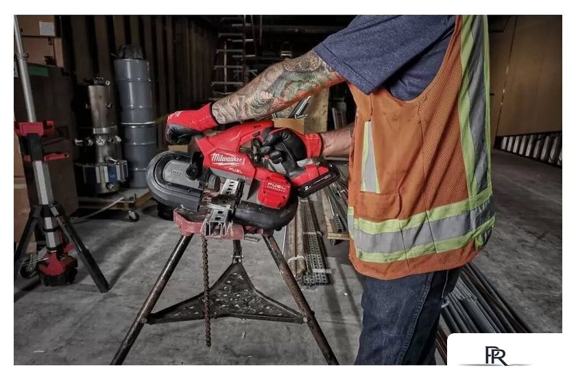 Ленточная пила Milwaukee Fuel M18 FBS85-202C 4933471497 (с 2-мя АКБ, кейс) - Изображение №4 — Интернет-магазин ПроЗаказ