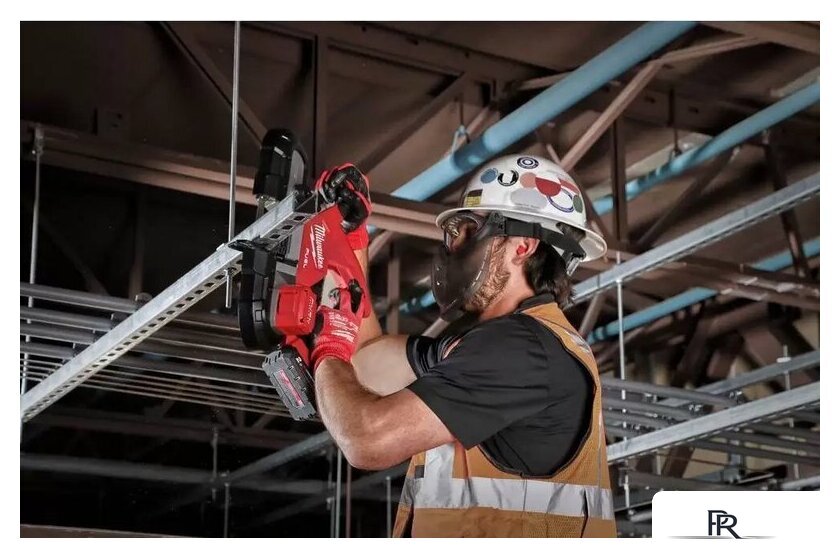 Ленточная пила Milwaukee Fuel M18 FBS85-202C 4933471497 (с 2-мя АКБ, кейс) - Изображение №6 — Интернет-магазин ПроЗаказ