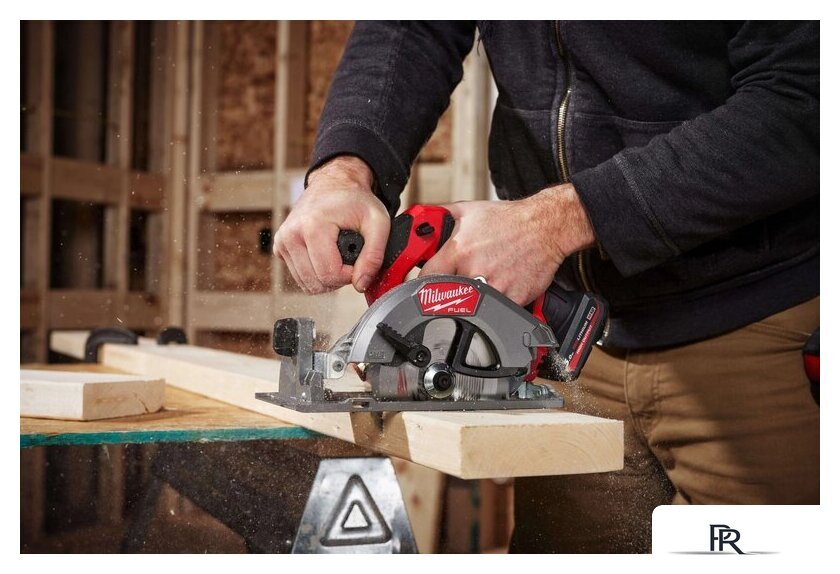 Дисковая (циркулярная) пила Milwaukee M12 FCS442-502X 4933493489 (с 2-мя АКБ, кейс) - Изображение №8 — Интернет-магазин ПроЗаказ